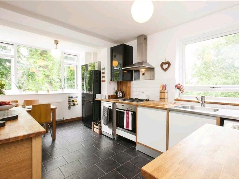 Room Merrivale Court in Nottingham