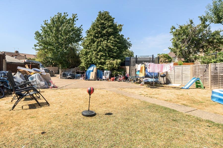 Flat Mundesley Spur in Slough