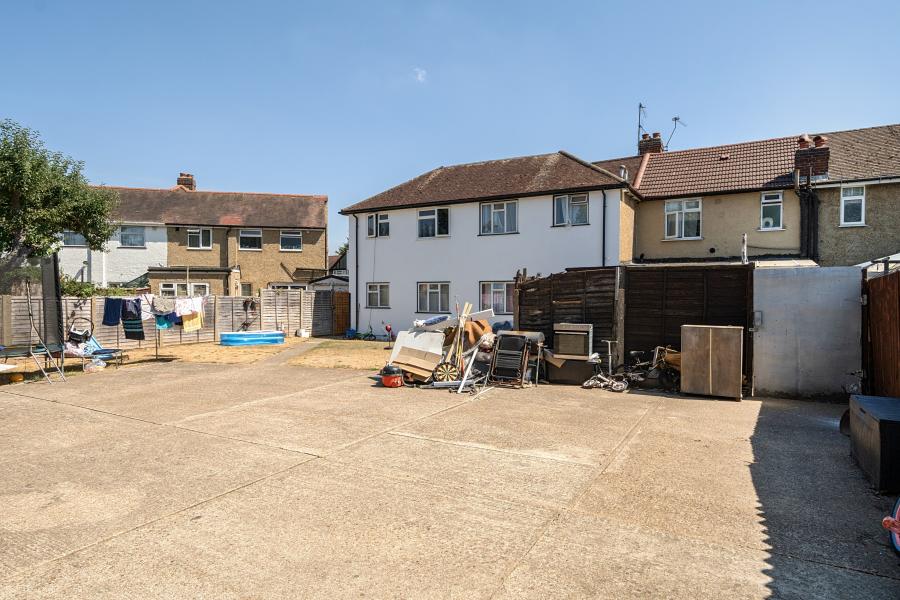 Flat Mundesley Spur in Slough