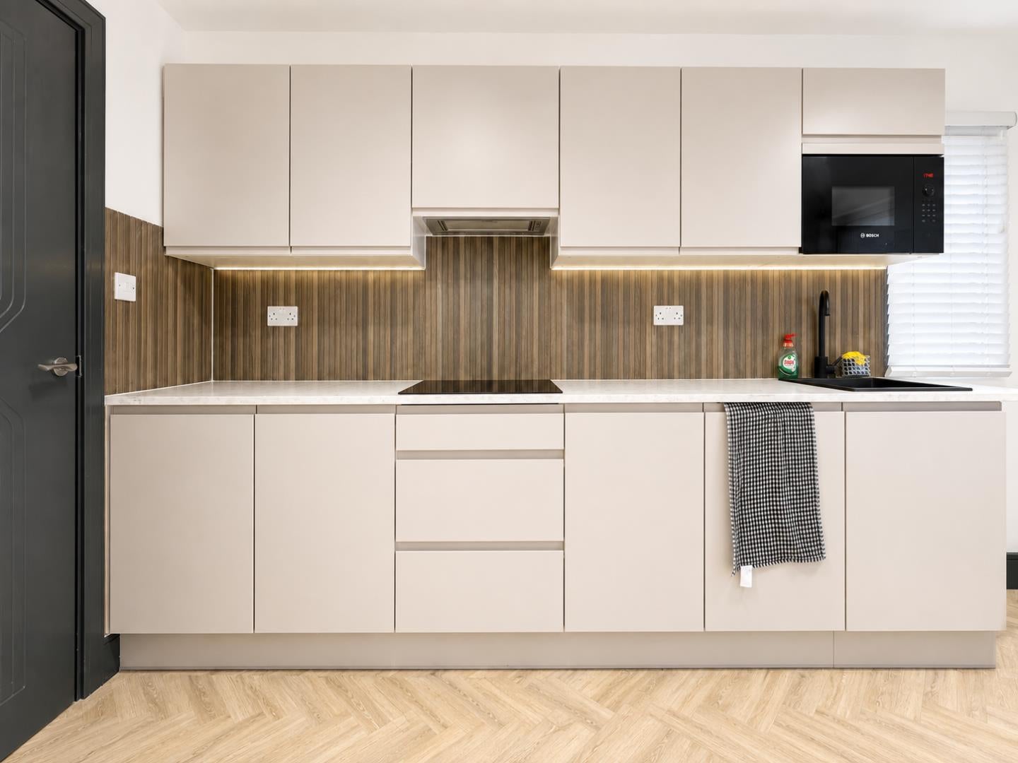 Room Colless Road in Greater London