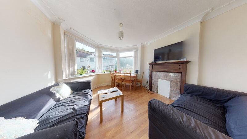 Flat Buckingham Avenue in Leeds