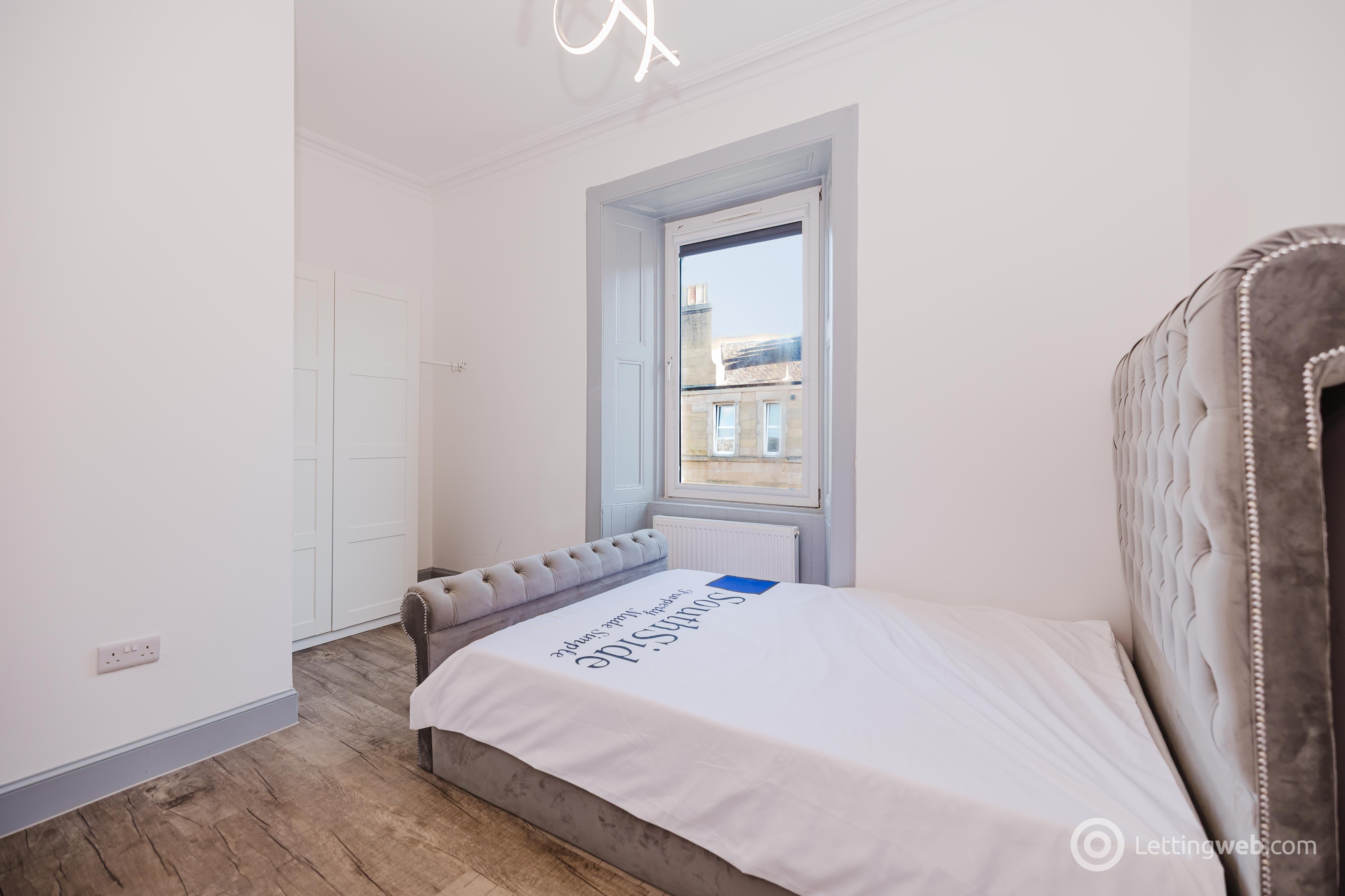 Flat Yeaman Place in City of Edinburgh