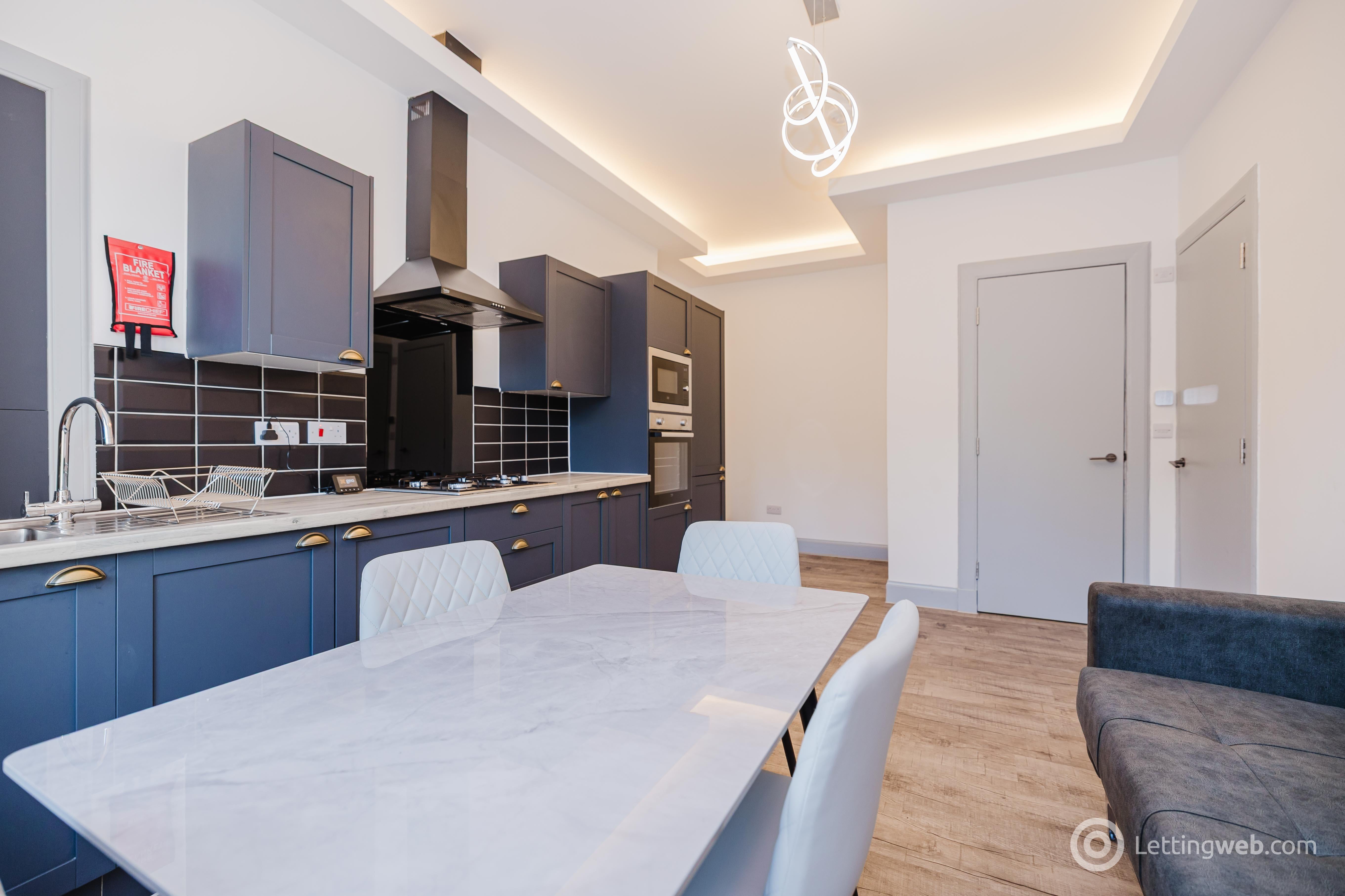 Flat Yeaman Place in City of Edinburgh