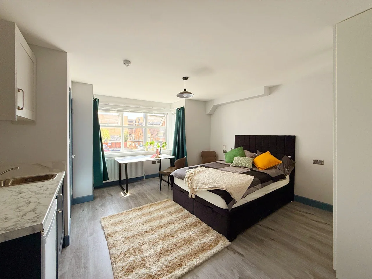 Room Hackbridge Road in Greater London