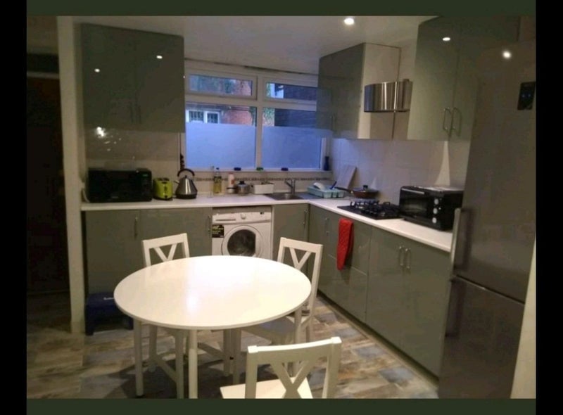 Room Roman Way in Greater London