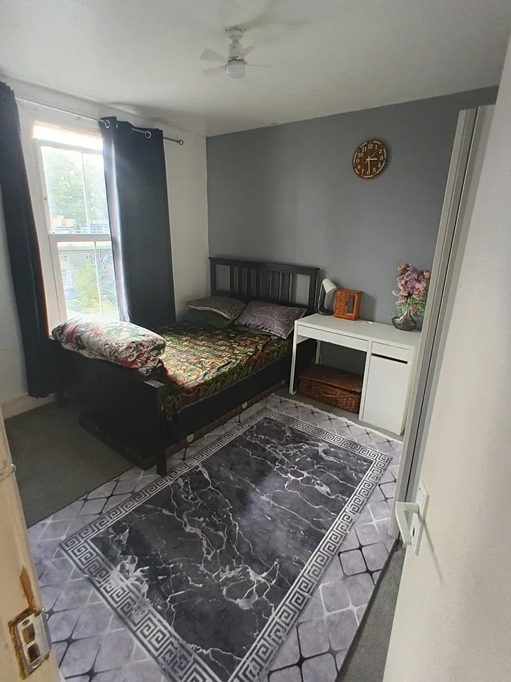 Room Dunlace Road in Greater London