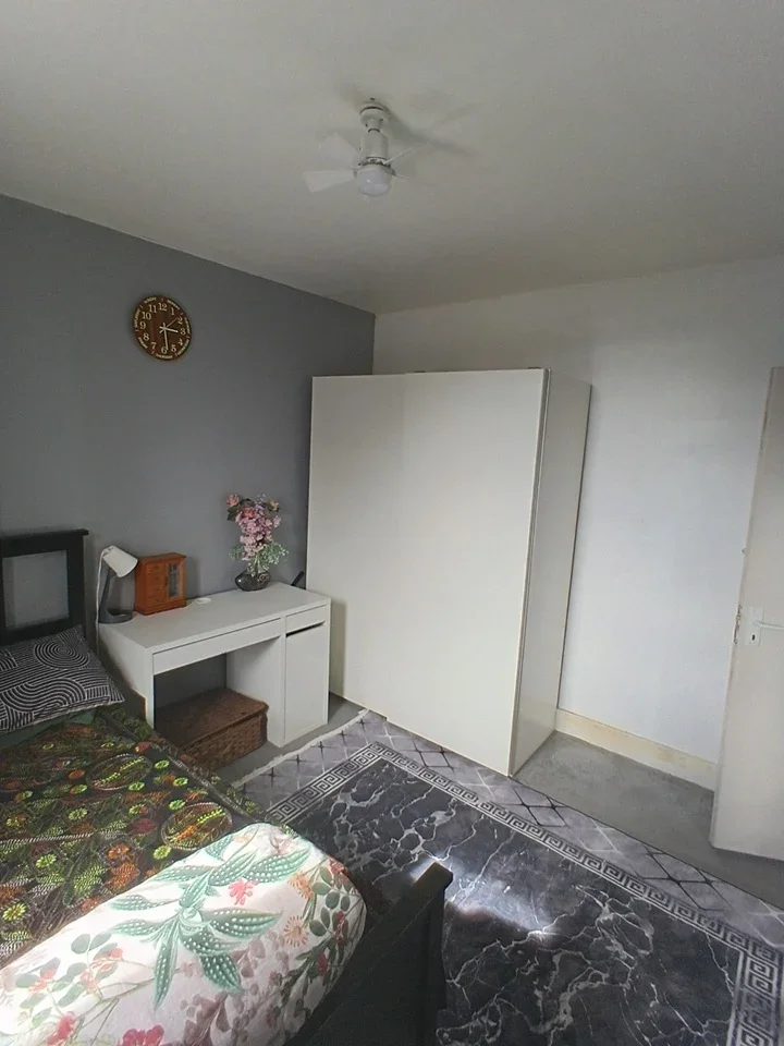 Room Dunlace Road in Greater London