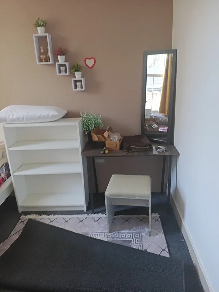 Room Dunlace Road in Greater London