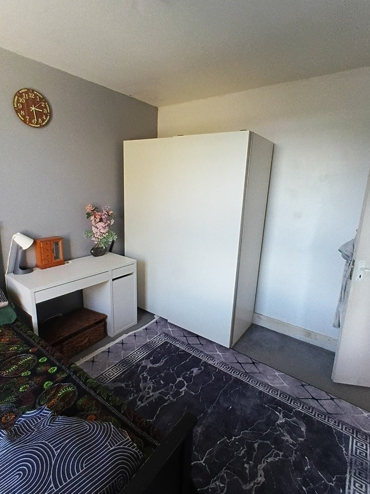 Room Dunlace Road in Greater London