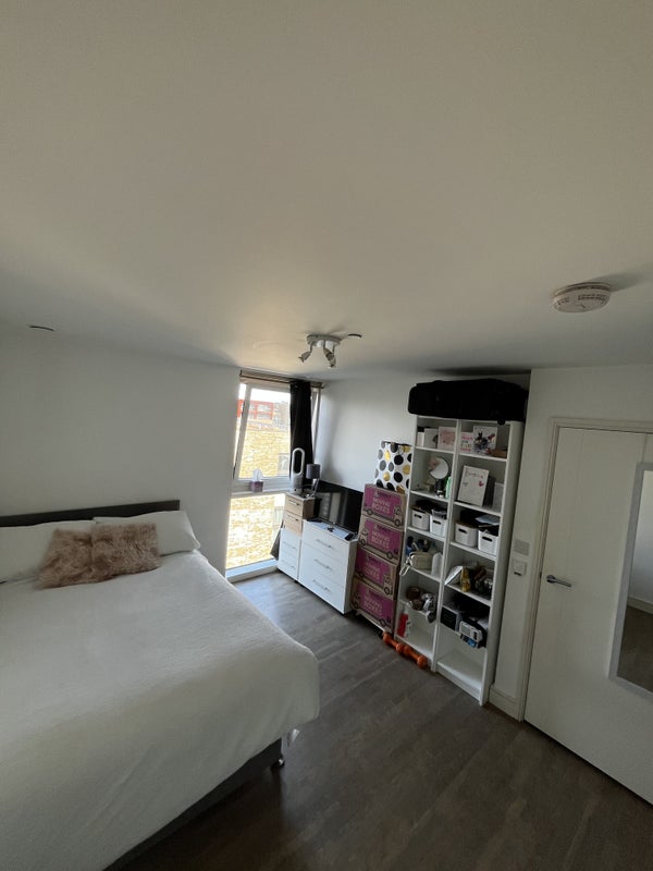 Room Naomi Street in Greater London