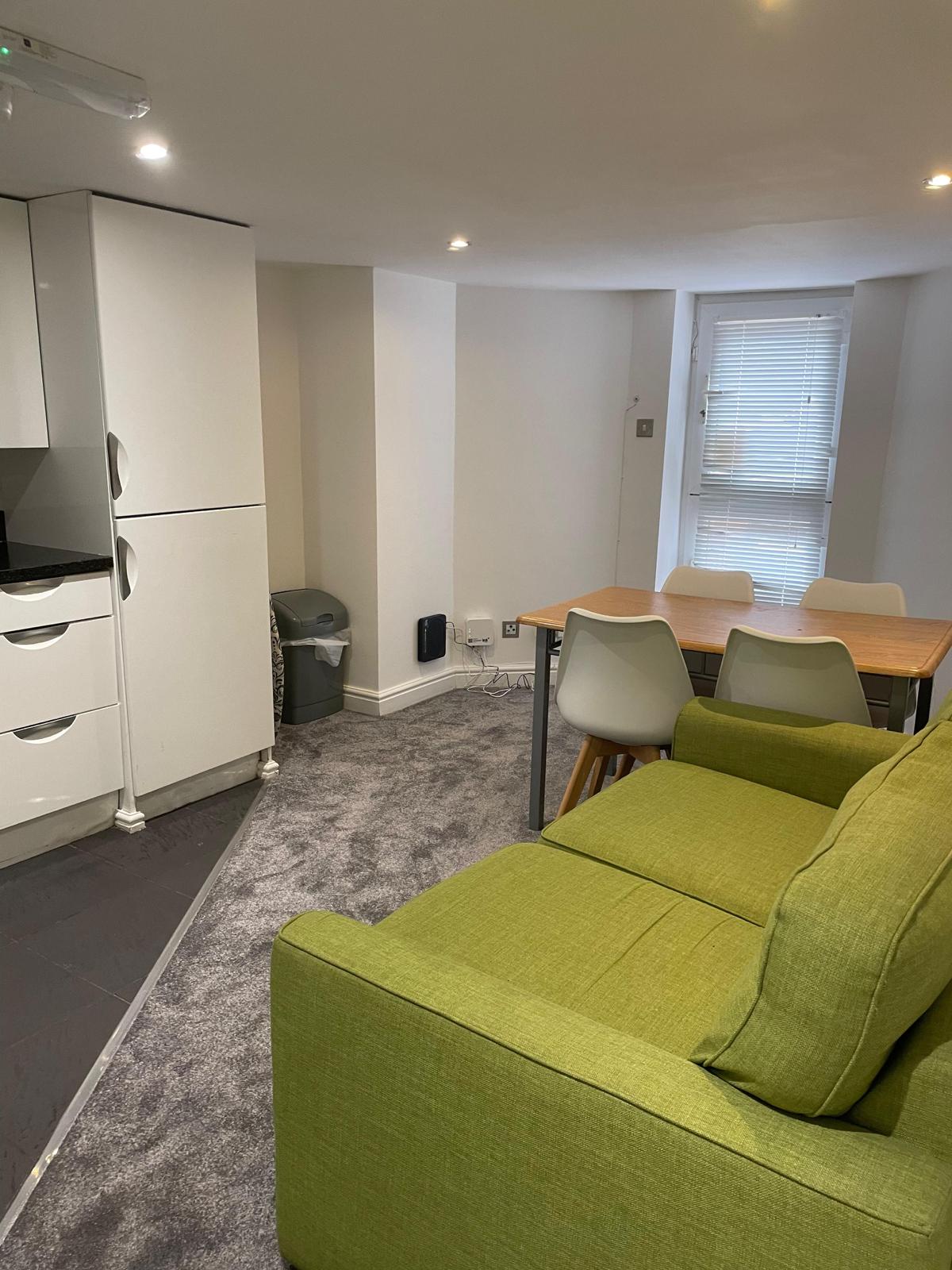 Flat Brighton Grove in Manchester