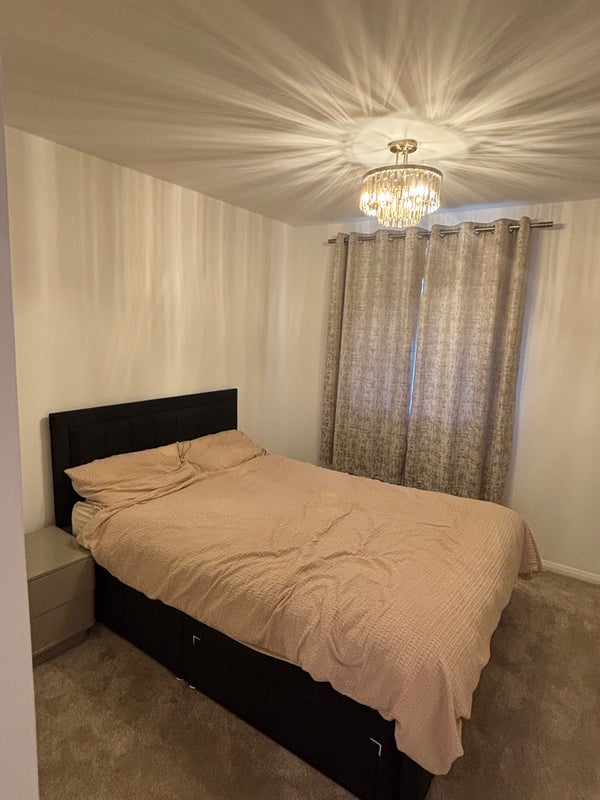 Room Pool Court in Greater London
