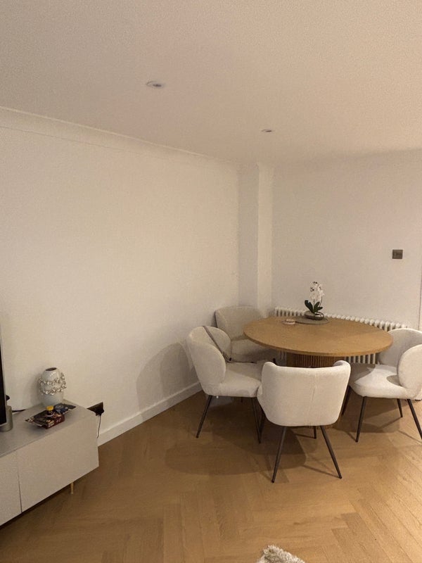Room Pool Court in Greater London
