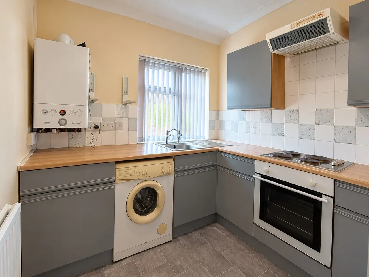Flat Brimsdown Avenue in Greater London