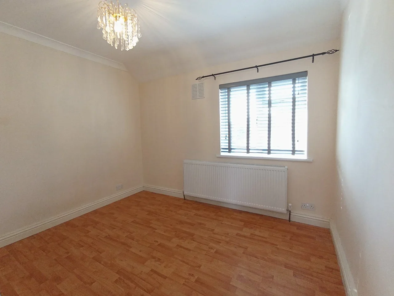Flat Brimsdown Avenue in Greater London