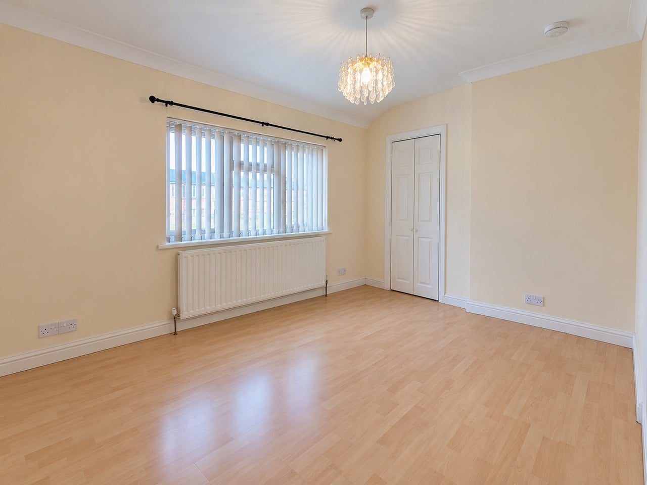 Flat Brimsdown Avenue in Greater London