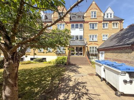 Flat Reeds Crescent in Watford