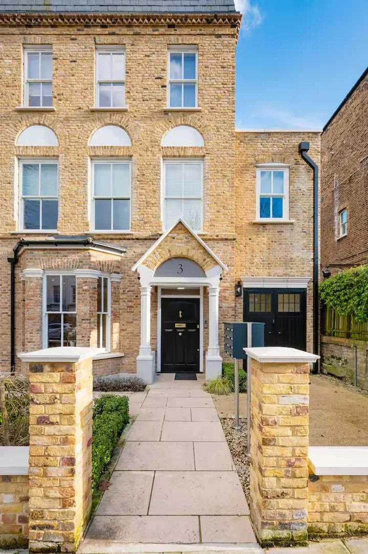 Flat Hungerford Road in Greater London