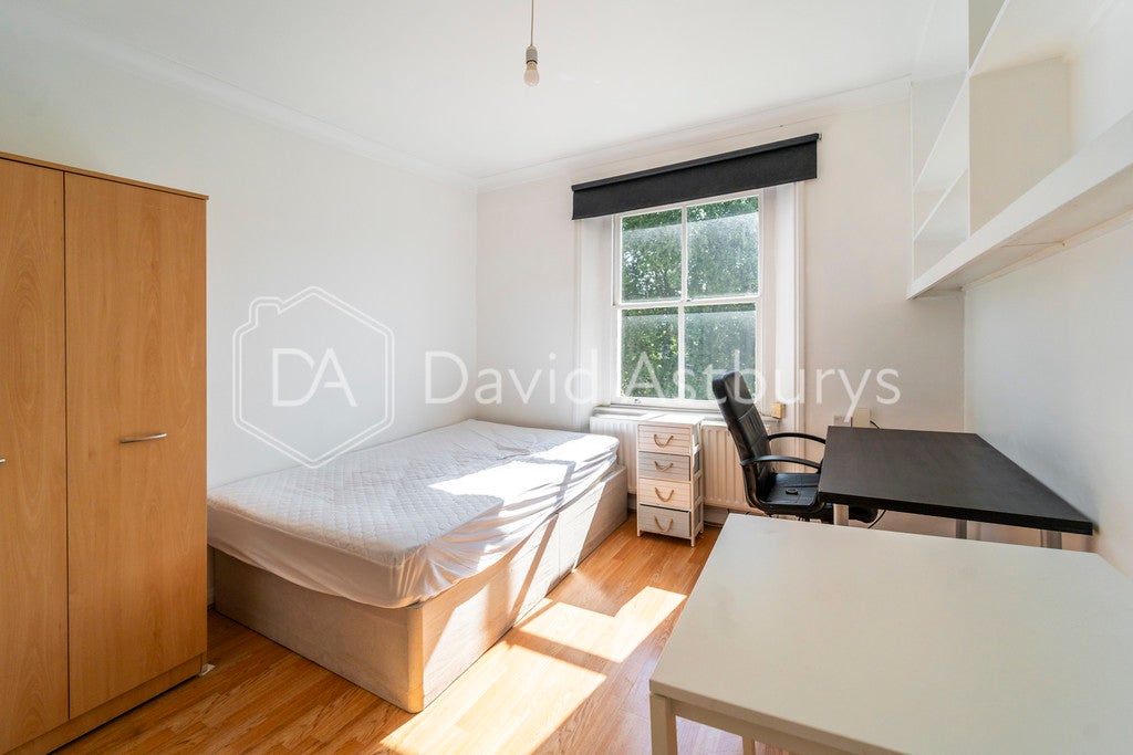 Flat Oakley Square in Greater London