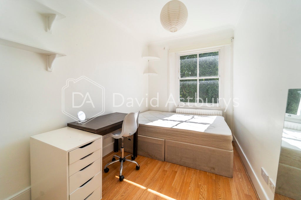 Flat Oakley Square in Greater London
