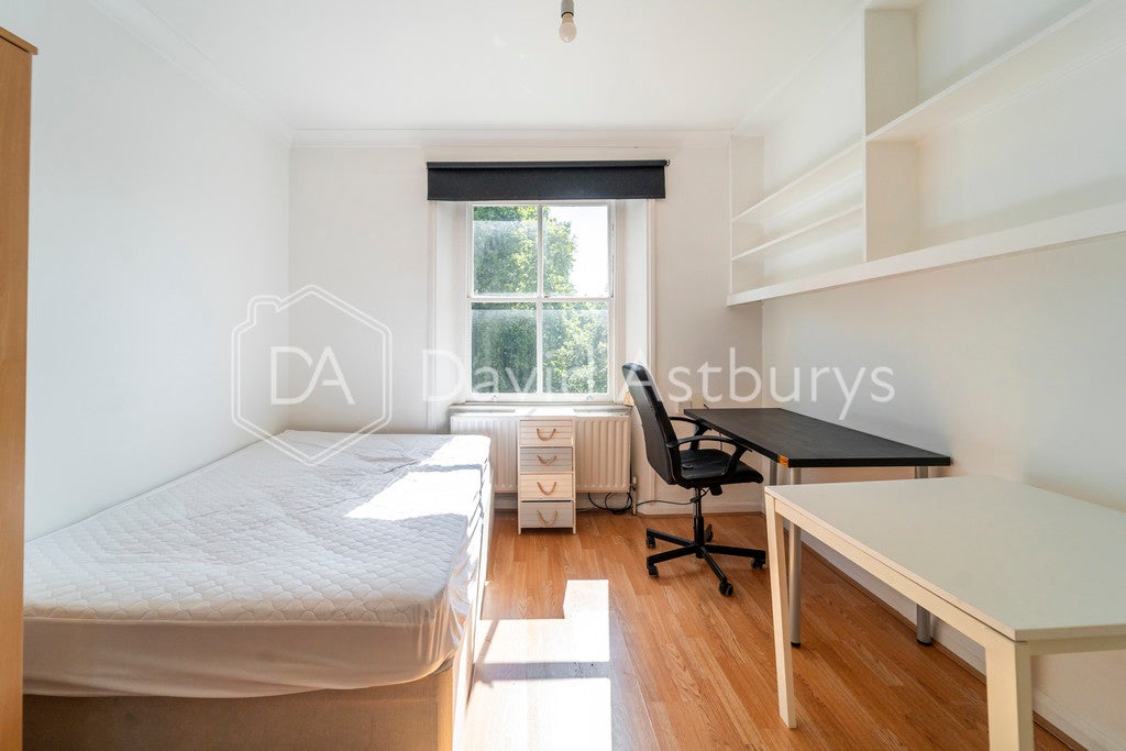 Flat Oakley Square in Greater London