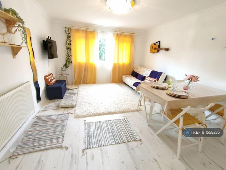 Flat Roveley Court in Milton Keynes