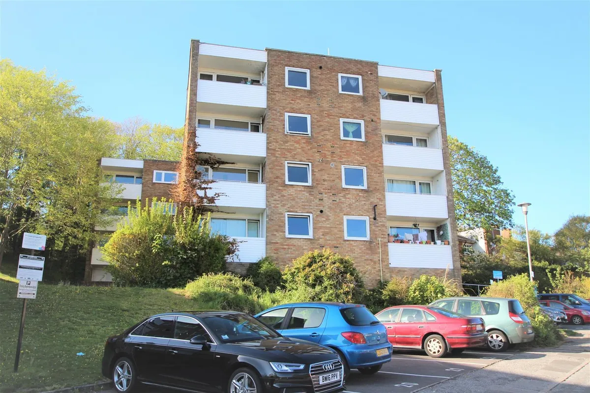 Flat Highbrook Close in Brighton