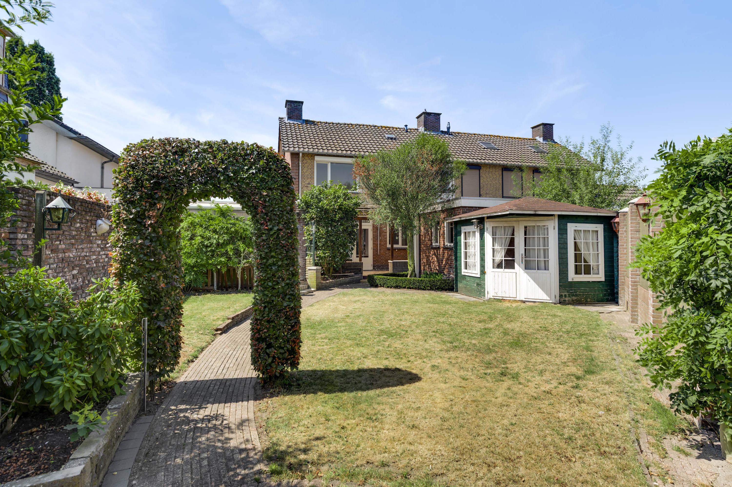 Twee-onder-één-kap te koop: Burg. van Udenstraat 3B, Nederweert
