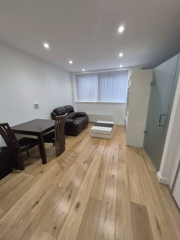 Flat Balfour Road in Greater London