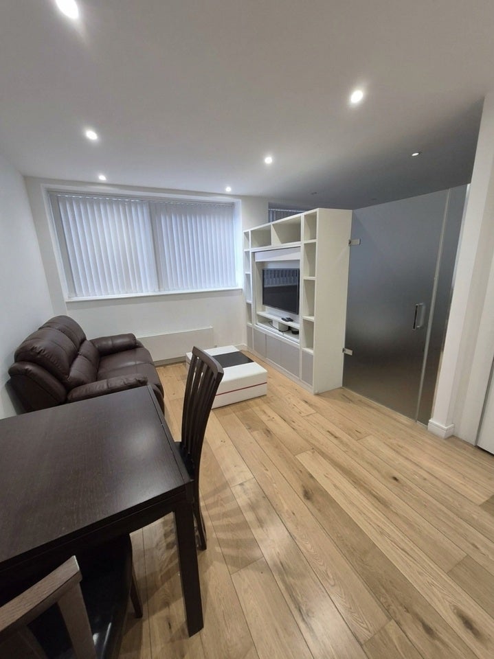 Flat Balfour Road in Greater London