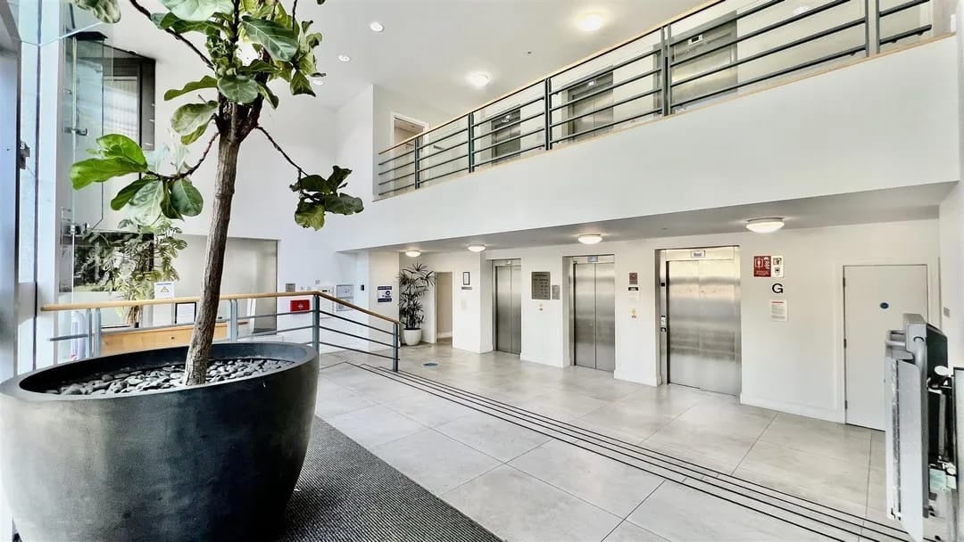 Flat Balfour Road in Greater London