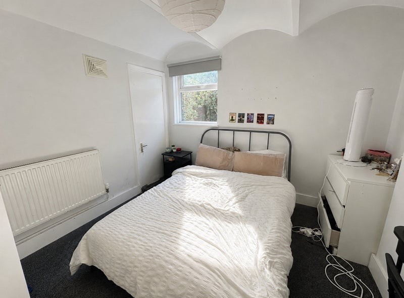 Room Wingford Road in Greater London