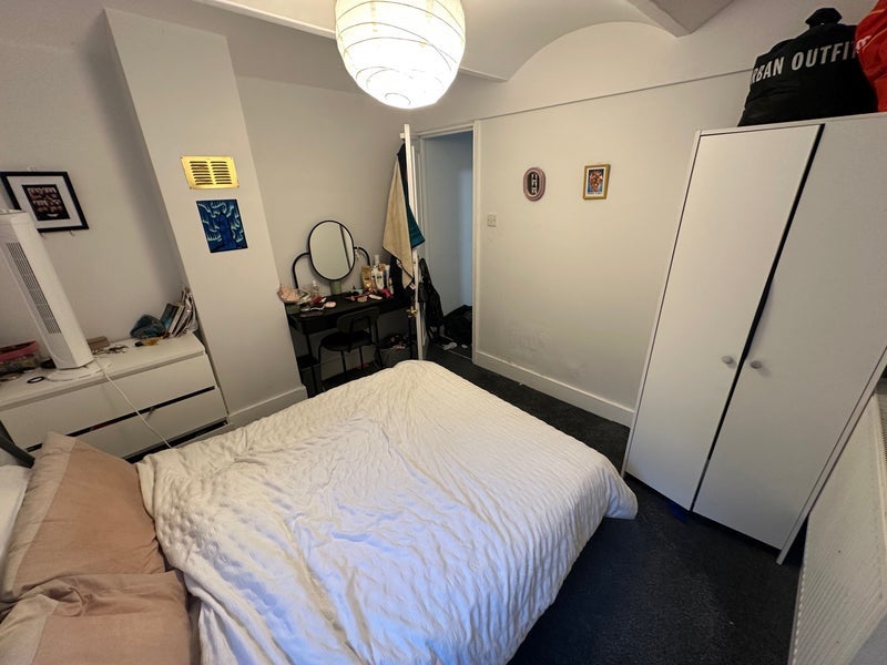 Room Wingford Road in Greater London