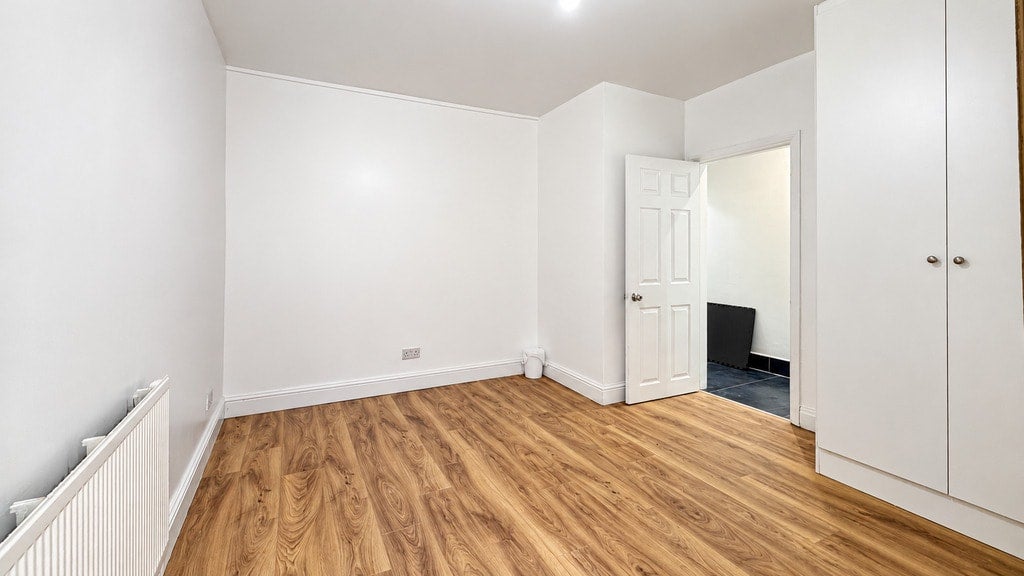 Flat Grosvenor Road in Greater London