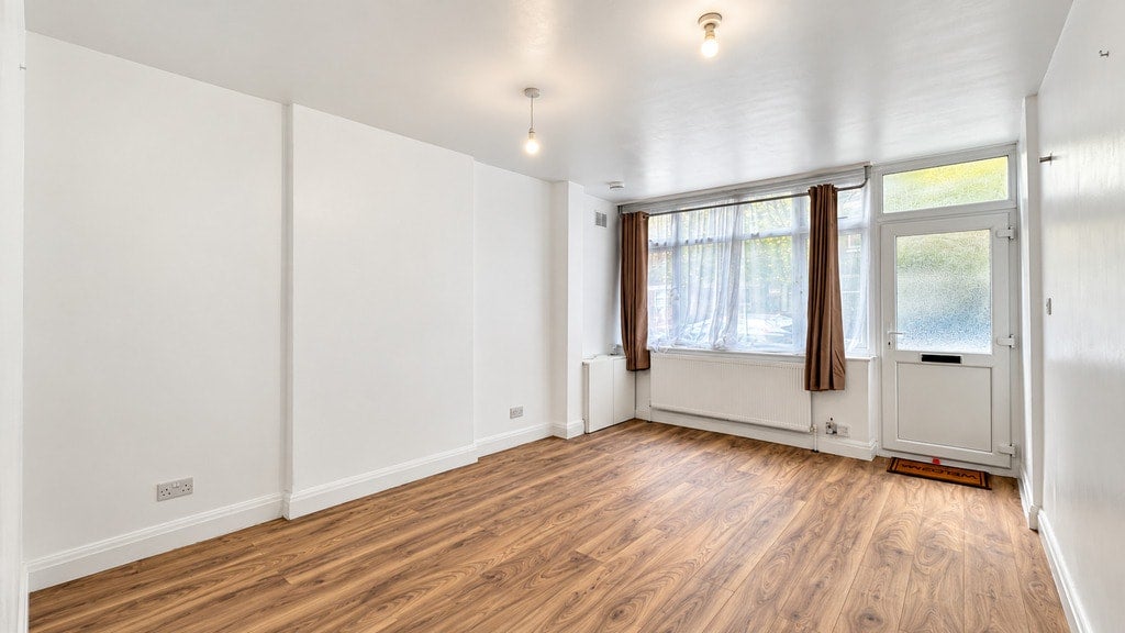 Flat Grosvenor Road in Greater London
