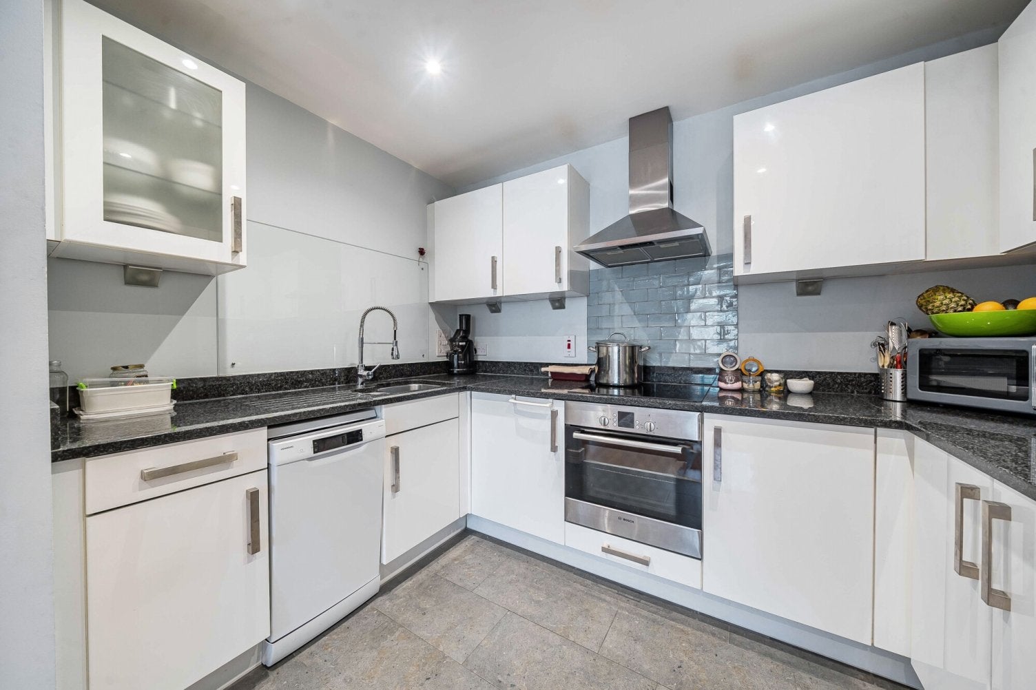 Flat Woodlands Street in Greater London
