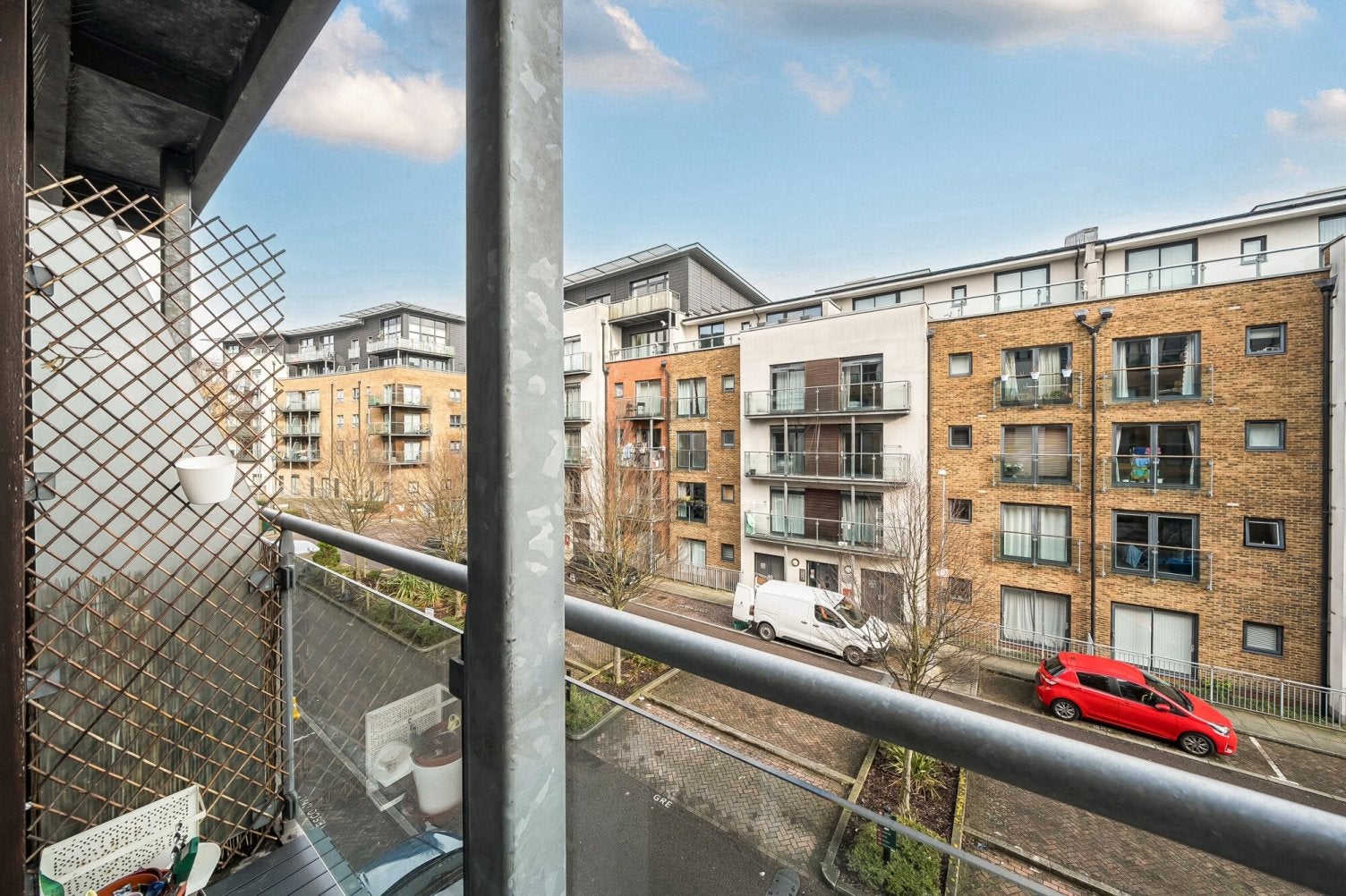Flat Woodlands Street in Greater London