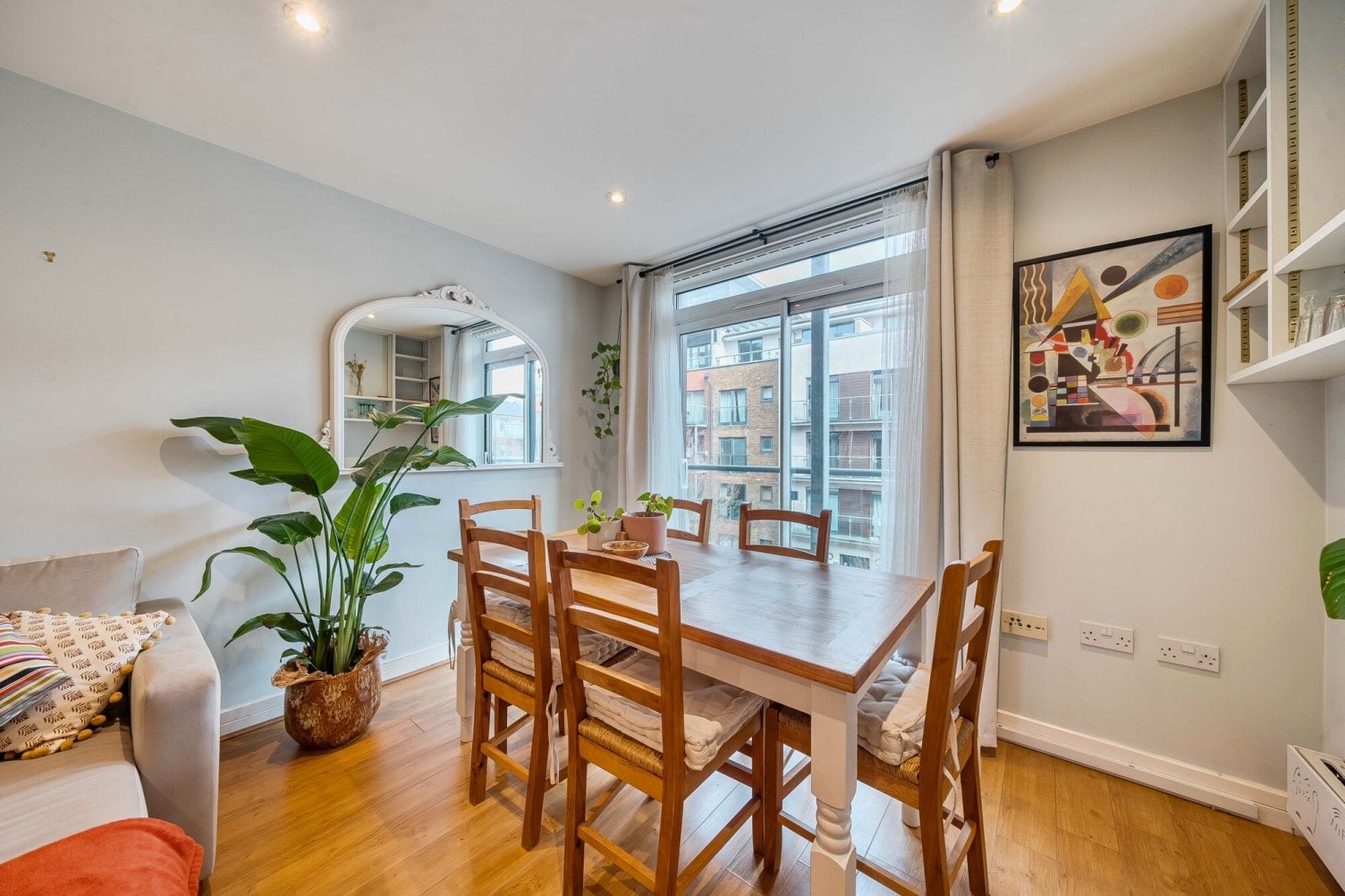 Flat Woodlands Street in Greater London