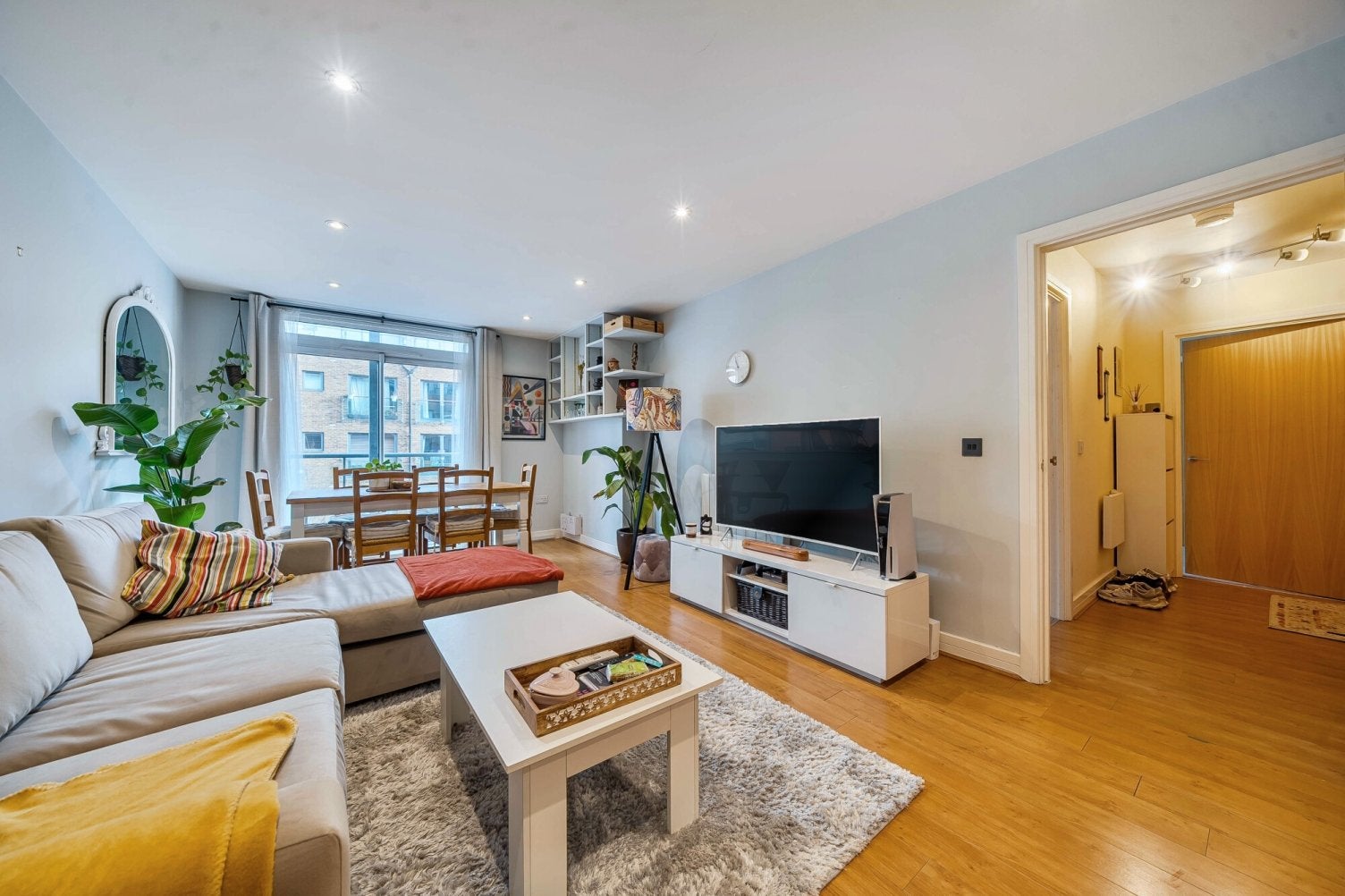 Flat Woodlands Street in Greater London