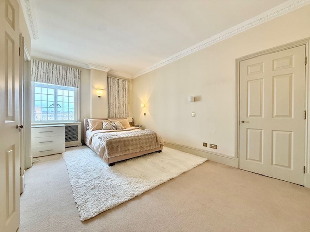 Flat Allsop Place in City of Westminster