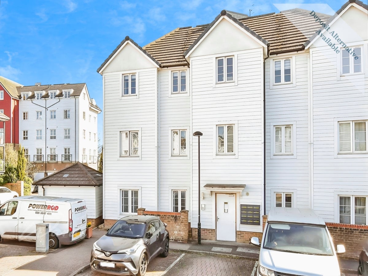 Flat Redbud Road in Tonbridge and Malling