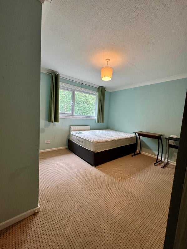 Room Coxcomb Walk in Crawley
