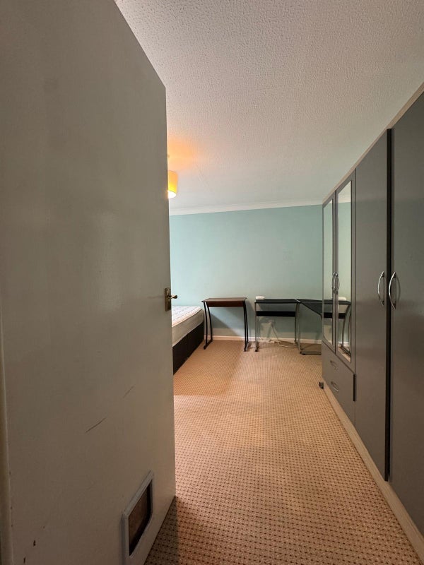 Room Coxcomb Walk in Crawley