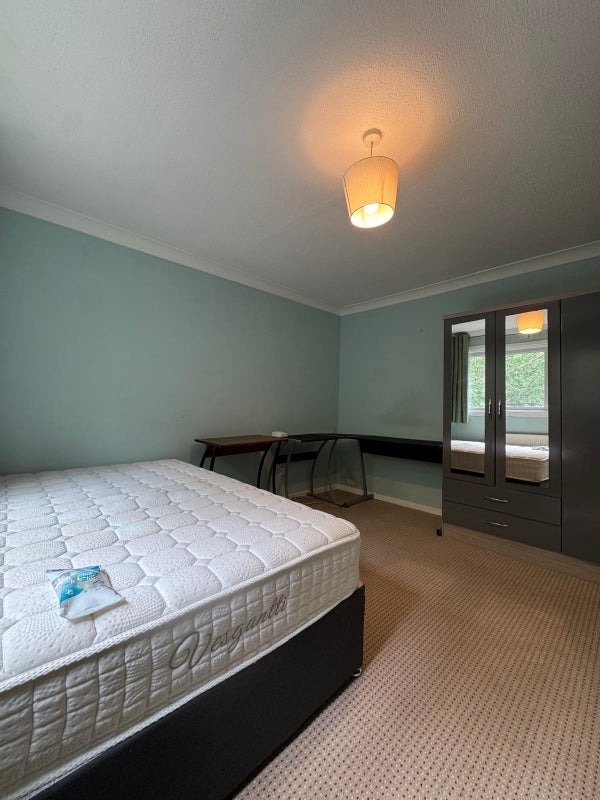 Room Coxcomb Walk in Crawley