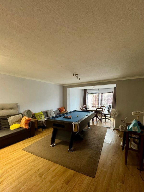 Room Coxcomb Walk in Crawley