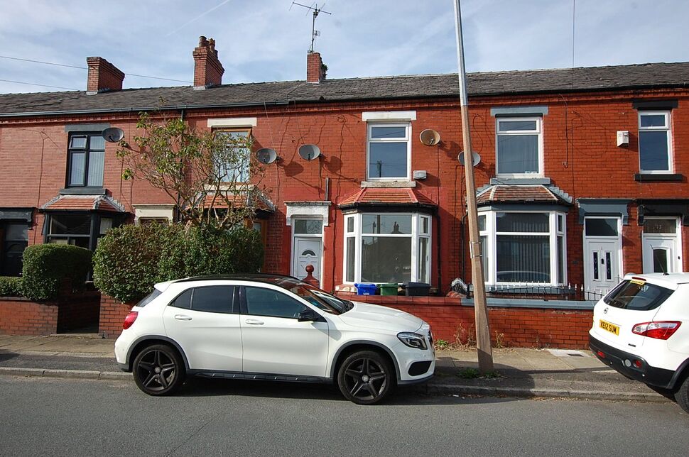 Flat Cranbourne Road in Tameside