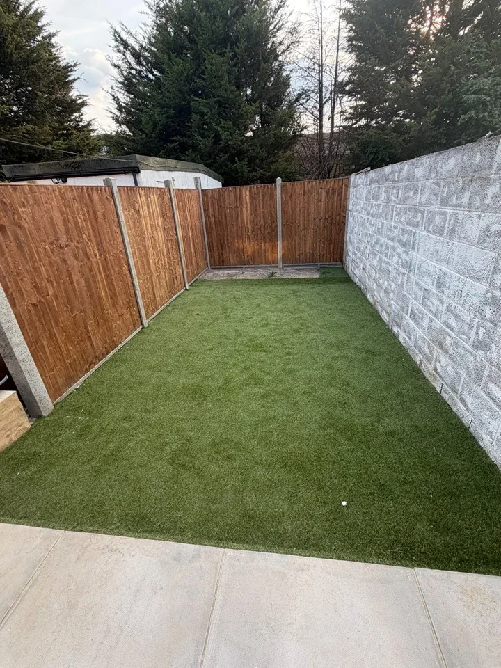Room Bromyard Avenue in Greater London