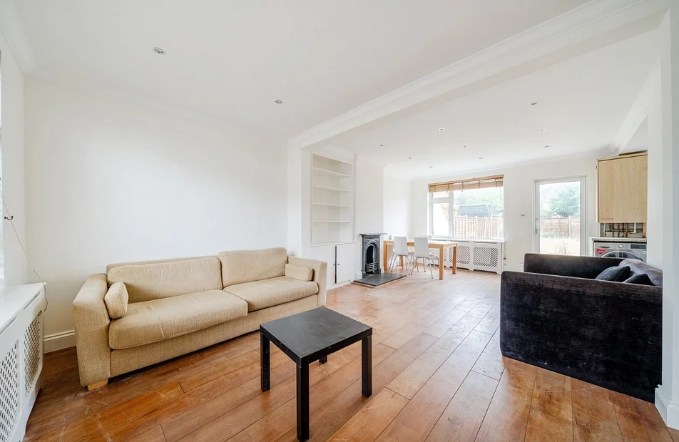 House Lidiard Road in Greater London