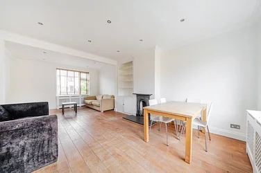 House Lidiard Road in Greater London