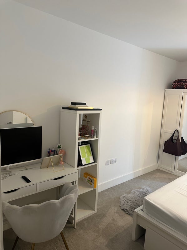 Room Nest Way in Greater London